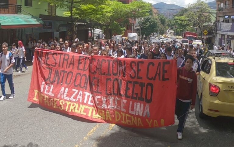Colegios medellin protestas